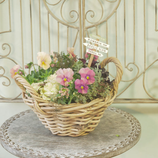 flowermagicオリジナル寄せ植え。グリーンのピック付き。