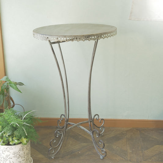 ガーデンテーブル、花台