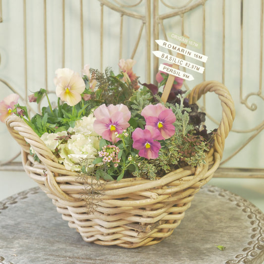 flowermagicオリジナル寄せ植え。グリーンのピック付き。