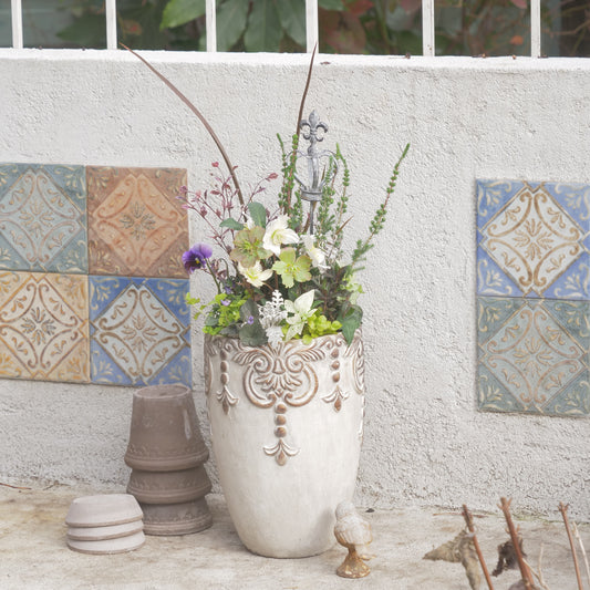 flowermagicオリジナル　クリスマスローズの寄せ植え。クラウンのピック付き。